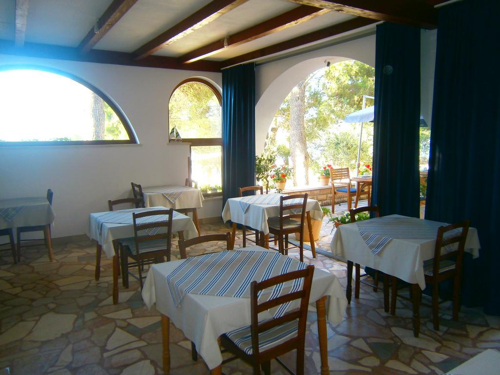 Bed & Breakfast Pansion Rade Hotel Pirovac Exterior foto