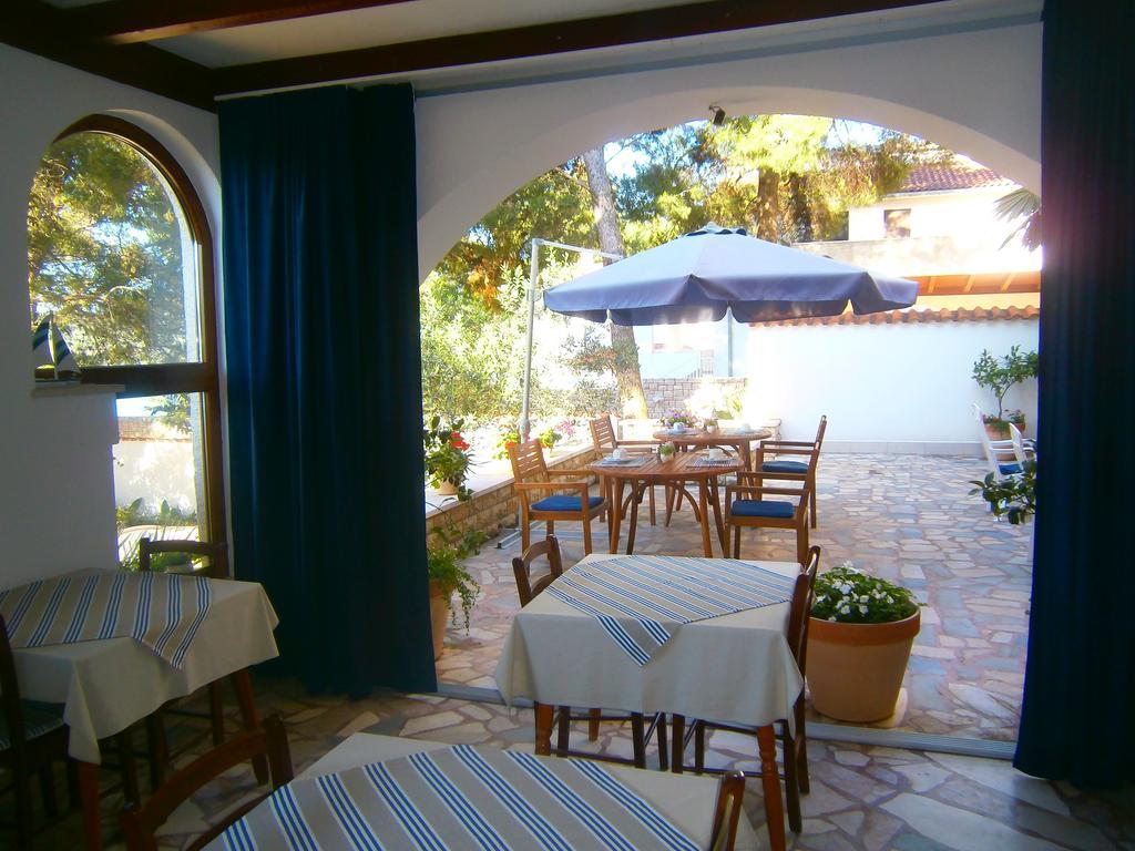 Bed & Breakfast Pansion Rade Hotel Pirovac Exterior foto