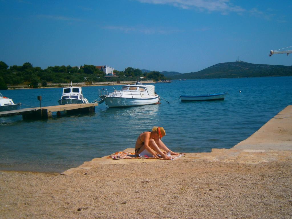 Bed & Breakfast Pansion Rade Hotel Pirovac Exterior foto